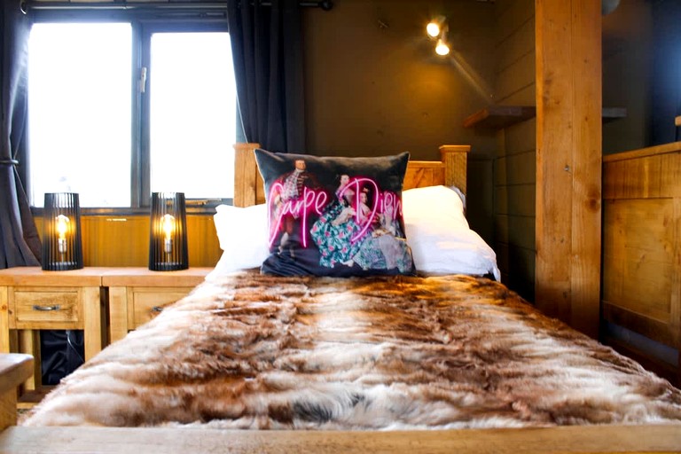 Cabins (United Kingdom, Faldingworth, Lincolnshire)