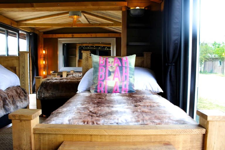 Cabins (United Kingdom, Faldingworth, Lincolnshire)