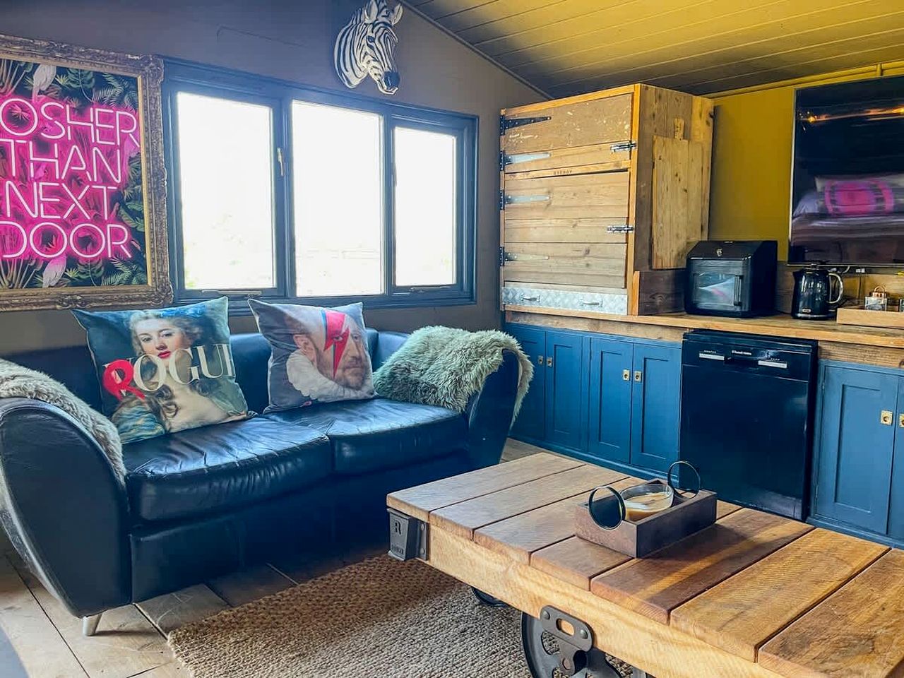 Halcyon Countryside Cabin Sanctuary near Lincolnshire Wolds in Lincolnshire