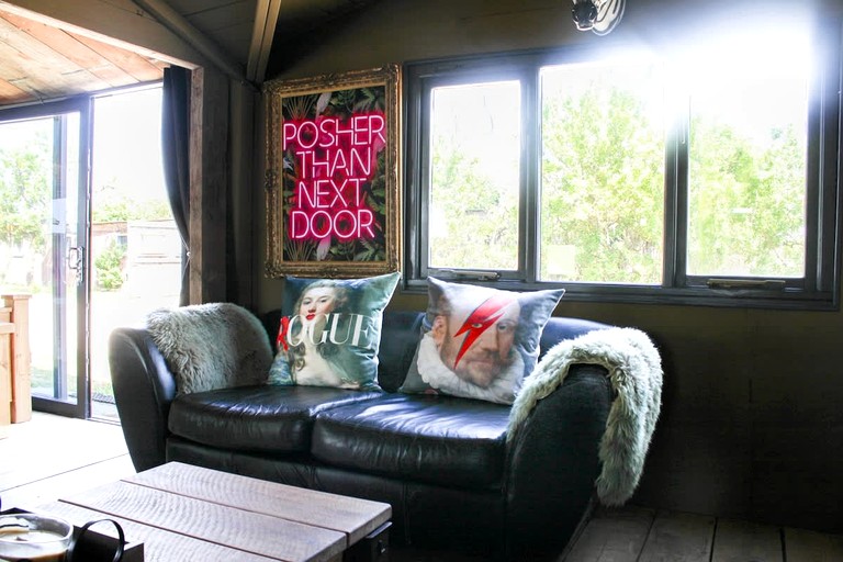 Cabins (United Kingdom, Faldingworth, Lincolnshire)