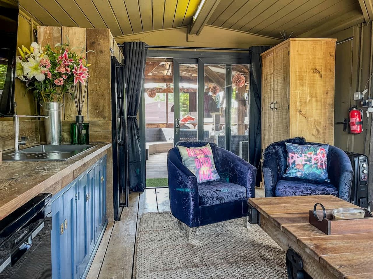 Halcyon Countryside Cabin Sanctuary near Lincolnshire Wolds in Lincolnshire