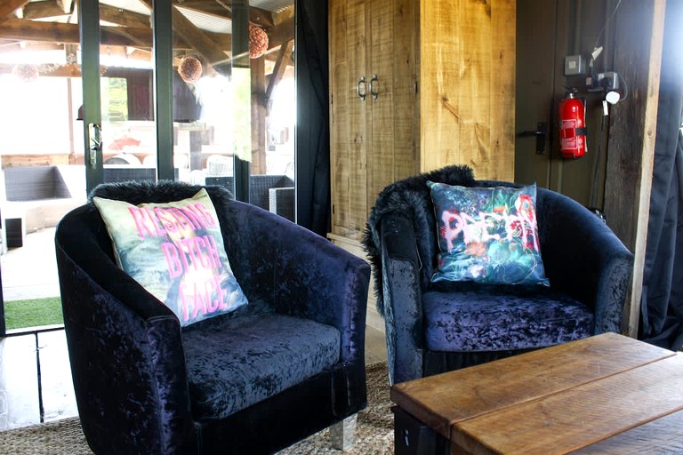 Cabins (United Kingdom, Faldingworth, Lincolnshire)