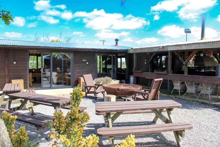 Cabins (United Kingdom, Faldingworth, Lincolnshire)