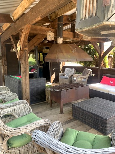 Cabins (United Kingdom, Faldingworth, Lincolnshire)