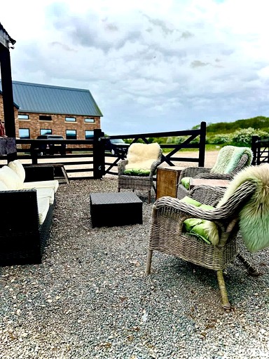 Cabins (United Kingdom, Faldingworth, Lincolnshire)