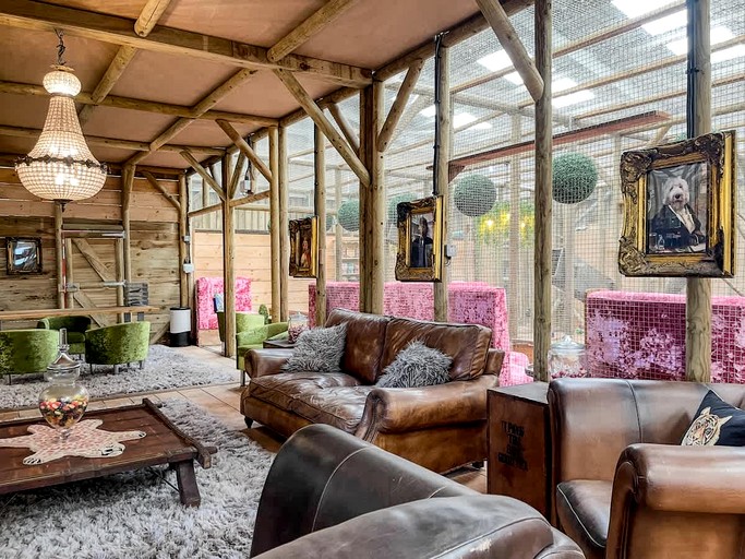 Cabins (United Kingdom, Faldingworth, Lincolnshire)