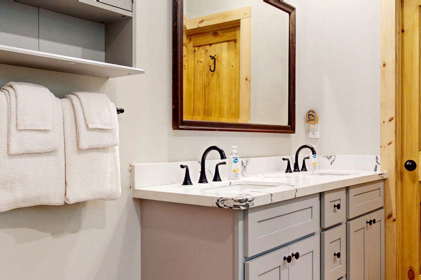 Lush Lakefront Cabin Sanctuary Near Moosehead Lake, Maine