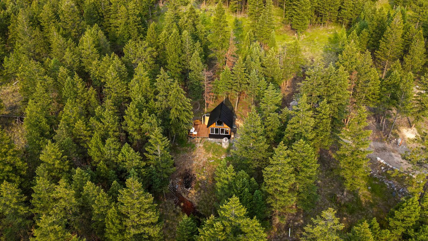 Rustic Elegance Cabin with Outdoor Shower & Mountain Views near Glacier National Park, Montana