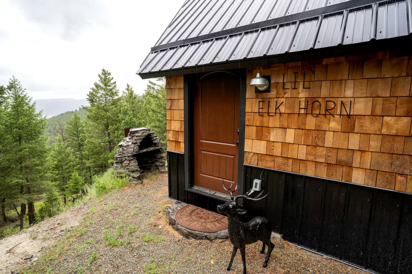 Rustic Elegance Cabin with Outdoor Shower & Mountain Views near Glacier National Park, Montana