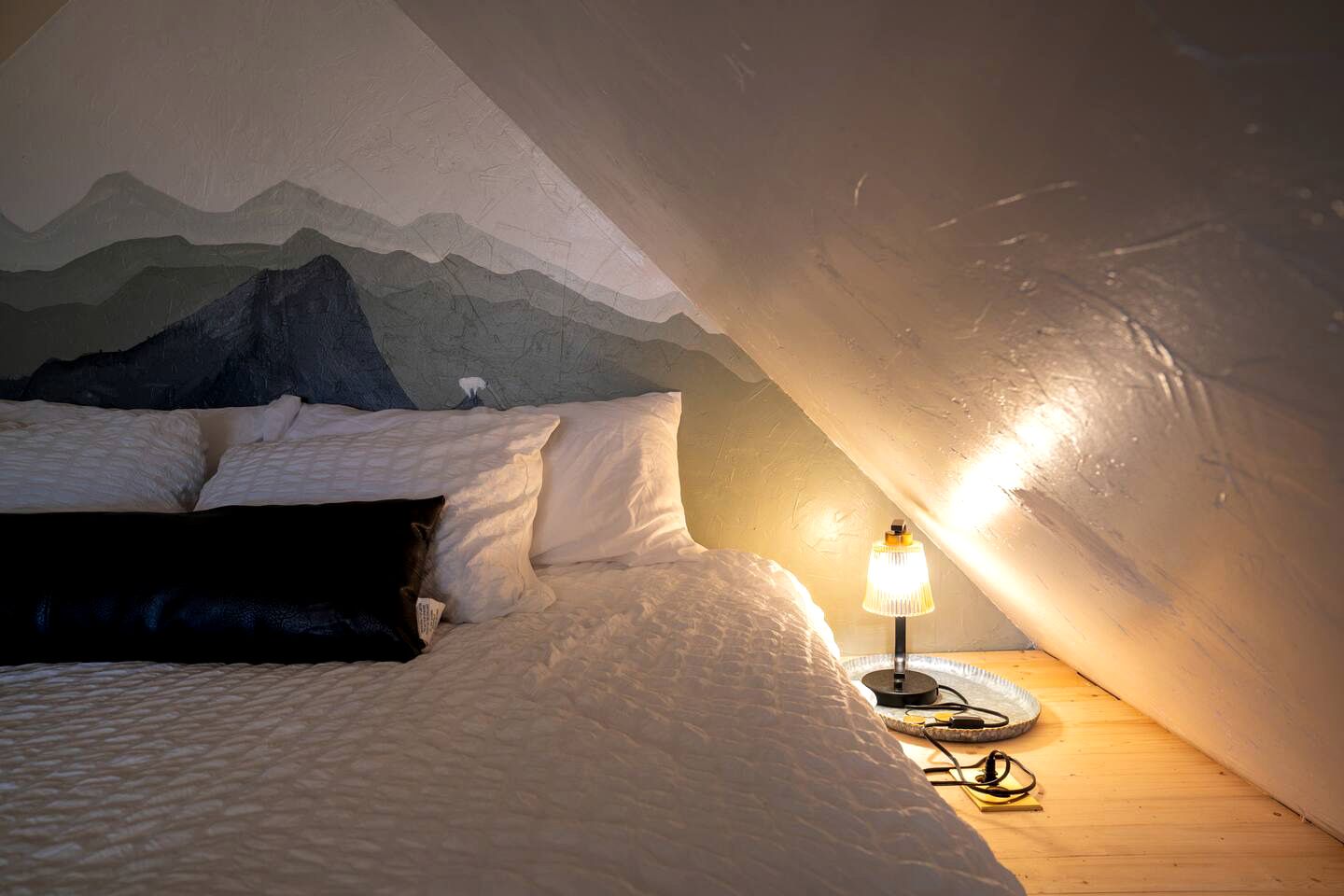 Rustic Elegance Cabin with Outdoor Shower & Mountain Views near Glacier National Park, Montana