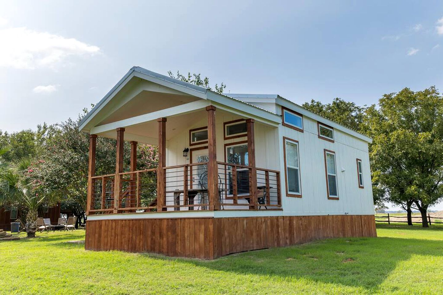 Cabins (United States of America, Chilton, Texas)