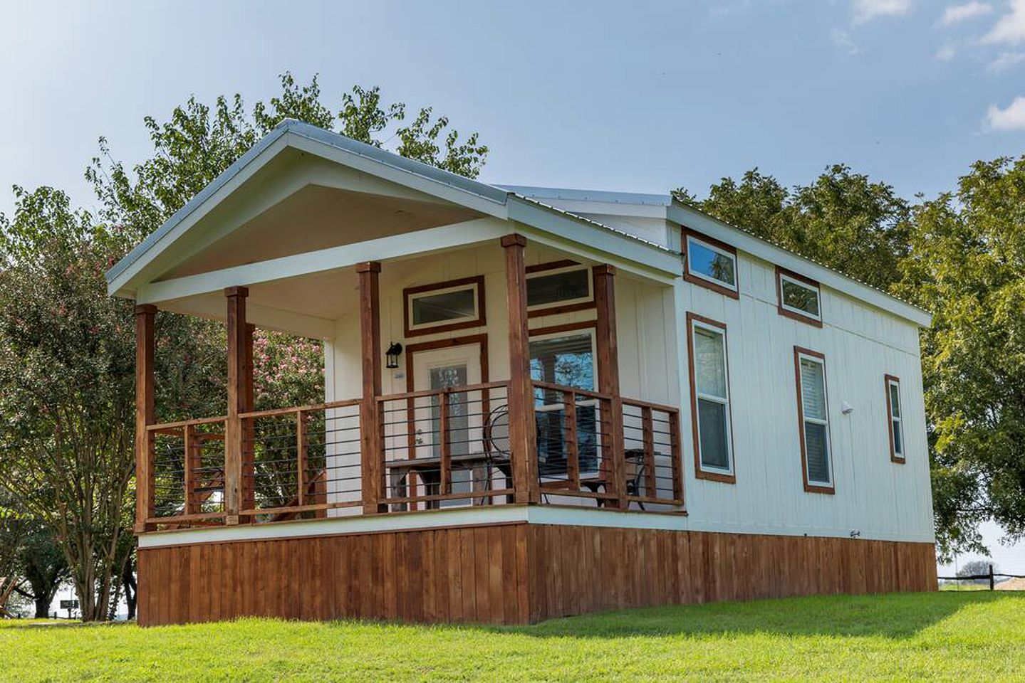 Rustic Elegance in the Heart of Texas: Cabin Glamping Retreat on Lake Bridgeport, Texas