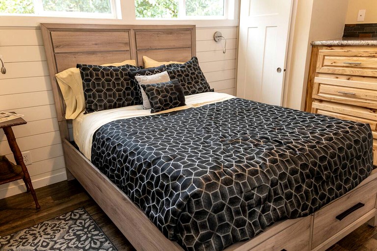 Cabins (United States of America, Chilton, Texas)