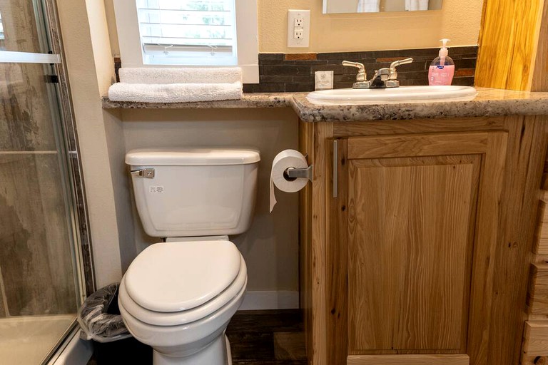 Cabins (United States of America, Chilton, Texas)