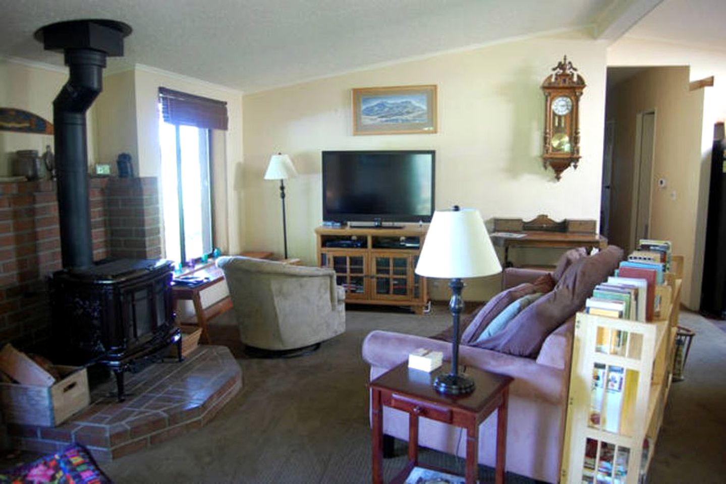 Rural Cottage for Rent with a Secluded Swimming Hole near Eugene, Oregon