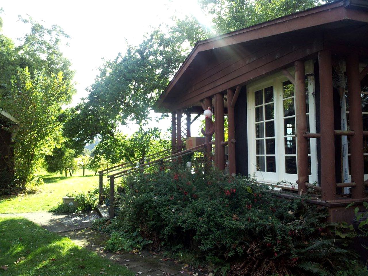 Rural Cottage for Rent with a Secluded Swimming Hole near Eugene, Oregon