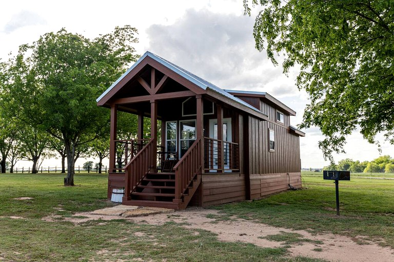 Cabins (United States of America, Chilton, Texas)