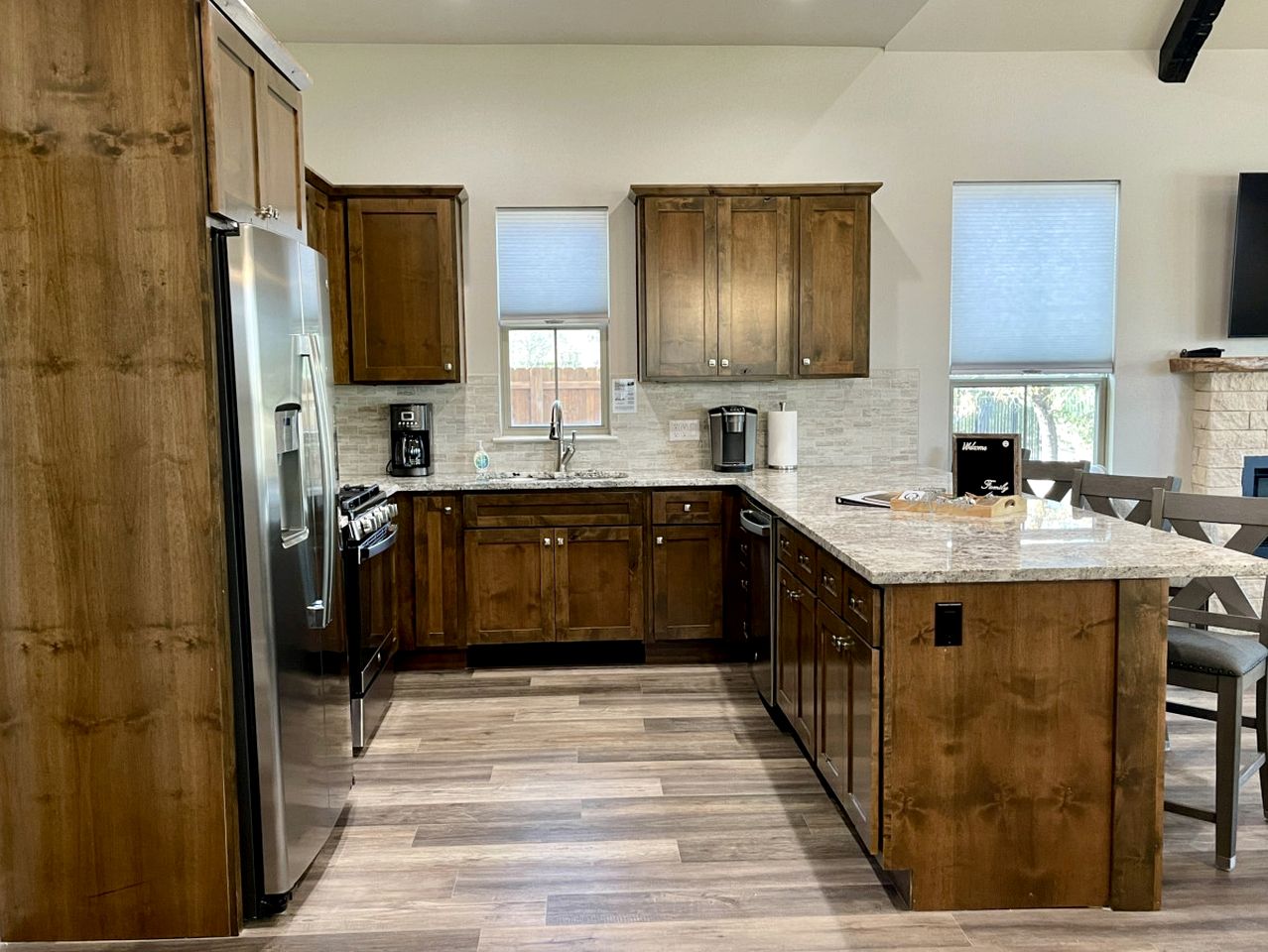 Rustic Elegant Ranch with Pool, Lake and Landscape Views in Texas