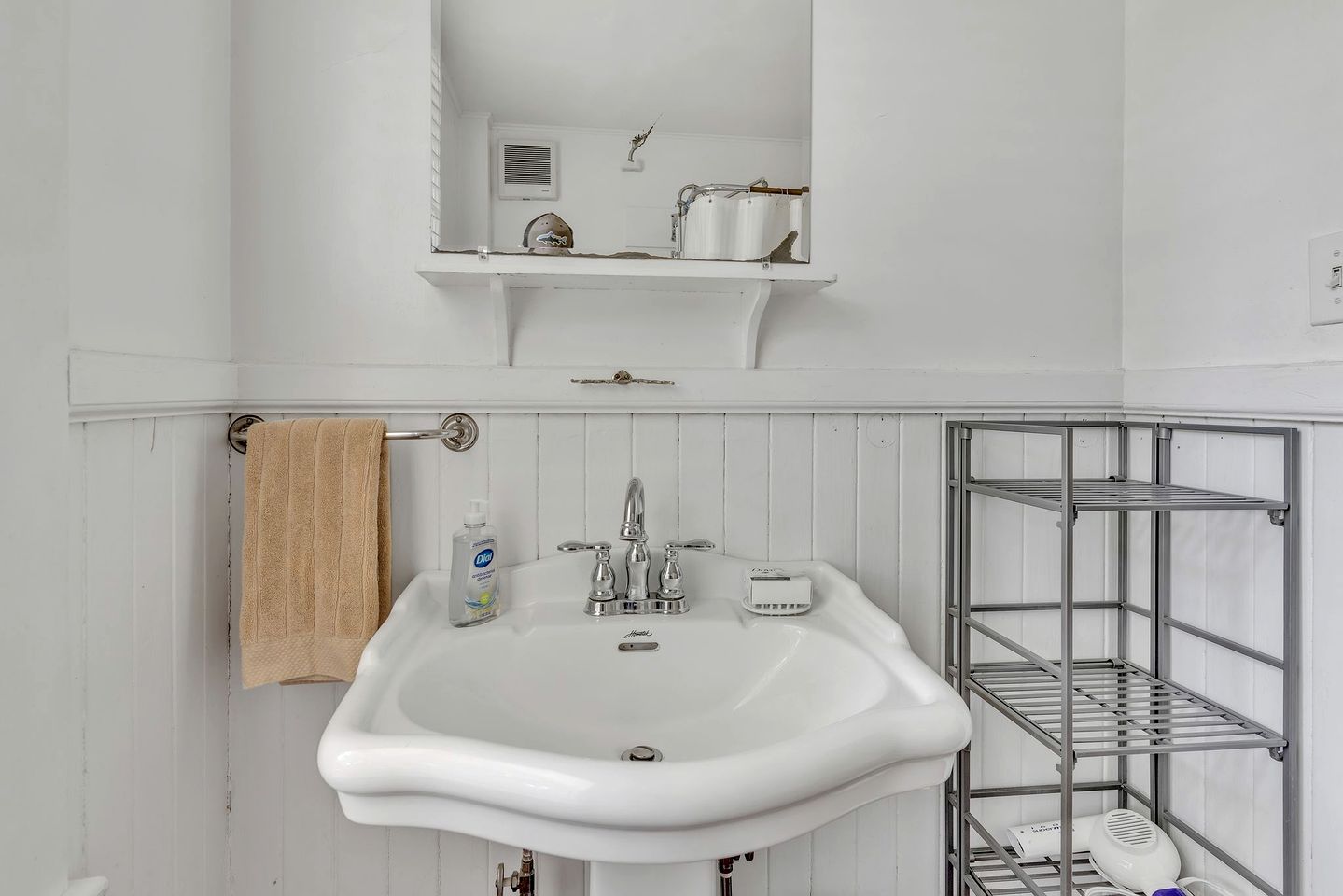 Cute Rustic Farmhouse Cottage Near the Coast in Southwest Harbor, Maine