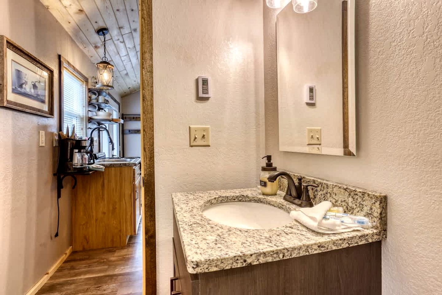 Charming Rustic Cabin Oasis near Black Hills Mountain in South Dakota