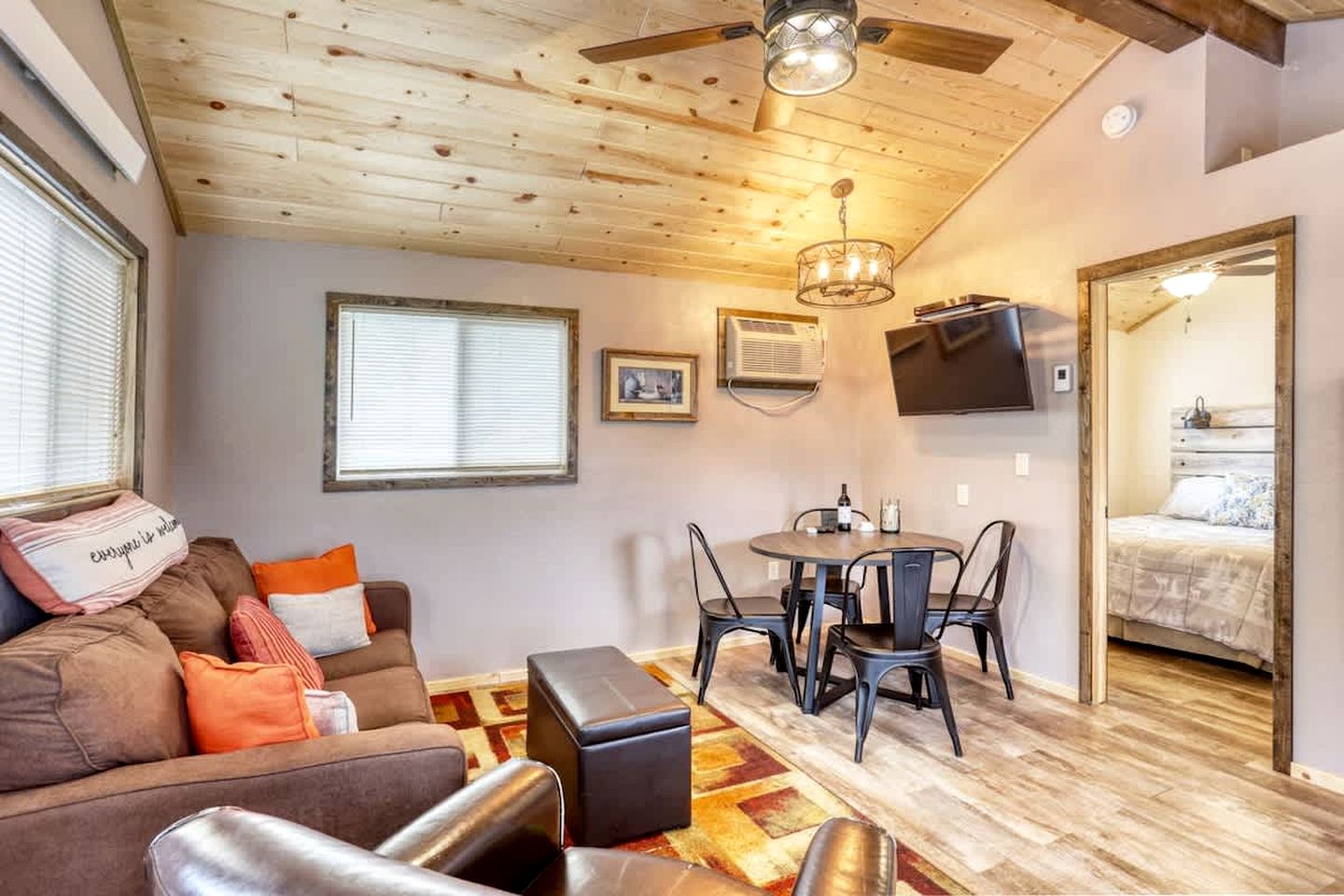 Charming Rustic Cabin Oasis near Black Hills Mountain in South Dakota