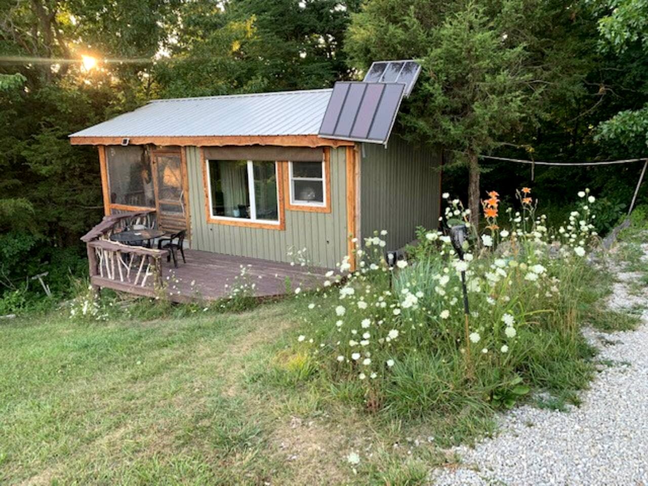 Rustic Glamping Cabin in Hartsburg, Missouri, Ideal to Explore Hart Creek Conservation Area