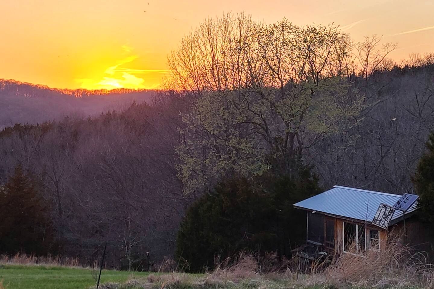 Rustic Glamping Cabin in Hartsburg, Missouri, Ideal to Explore Hart Creek Conservation Area