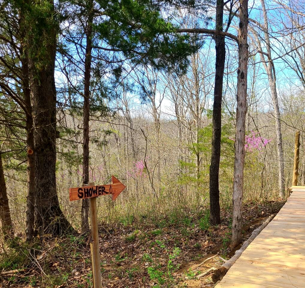 Rustic Glamping Cabin in Hartsburg, Missouri, Ideal to Explore Hart Creek Conservation Area