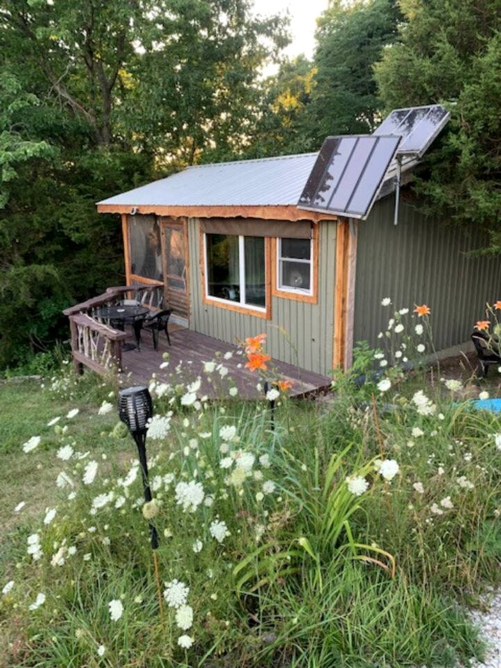 Rustic Glamping Cabin in Hartsburg, Missouri, Ideal to Explore Hart Creek Conservation Area