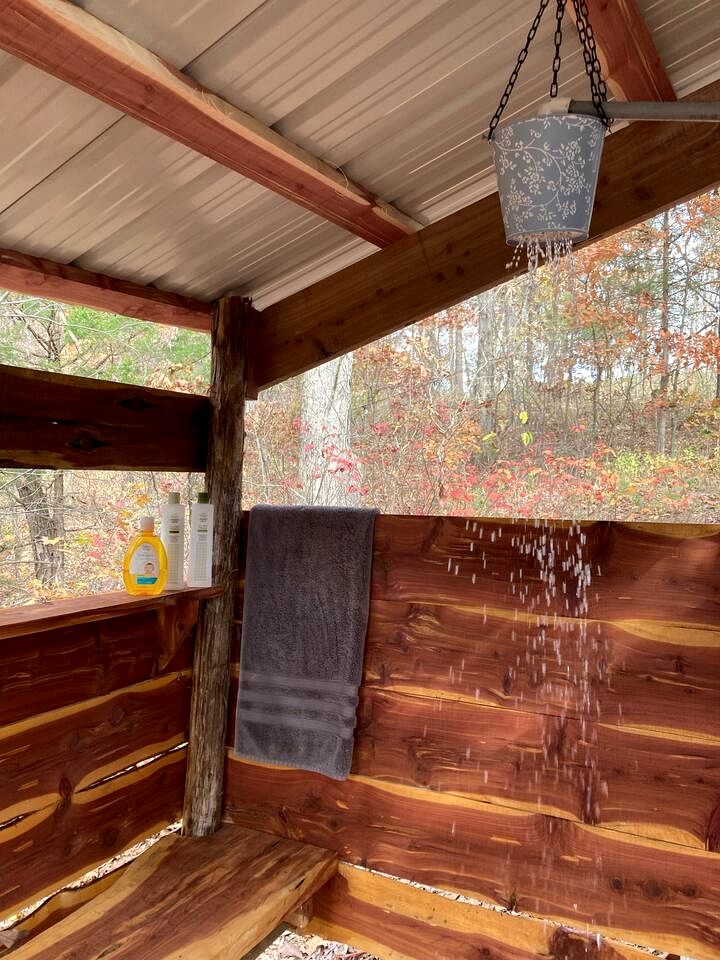 Rustic Glamping Cabin in Hartsburg, Missouri, Ideal to Explore Hart Creek Conservation Area
