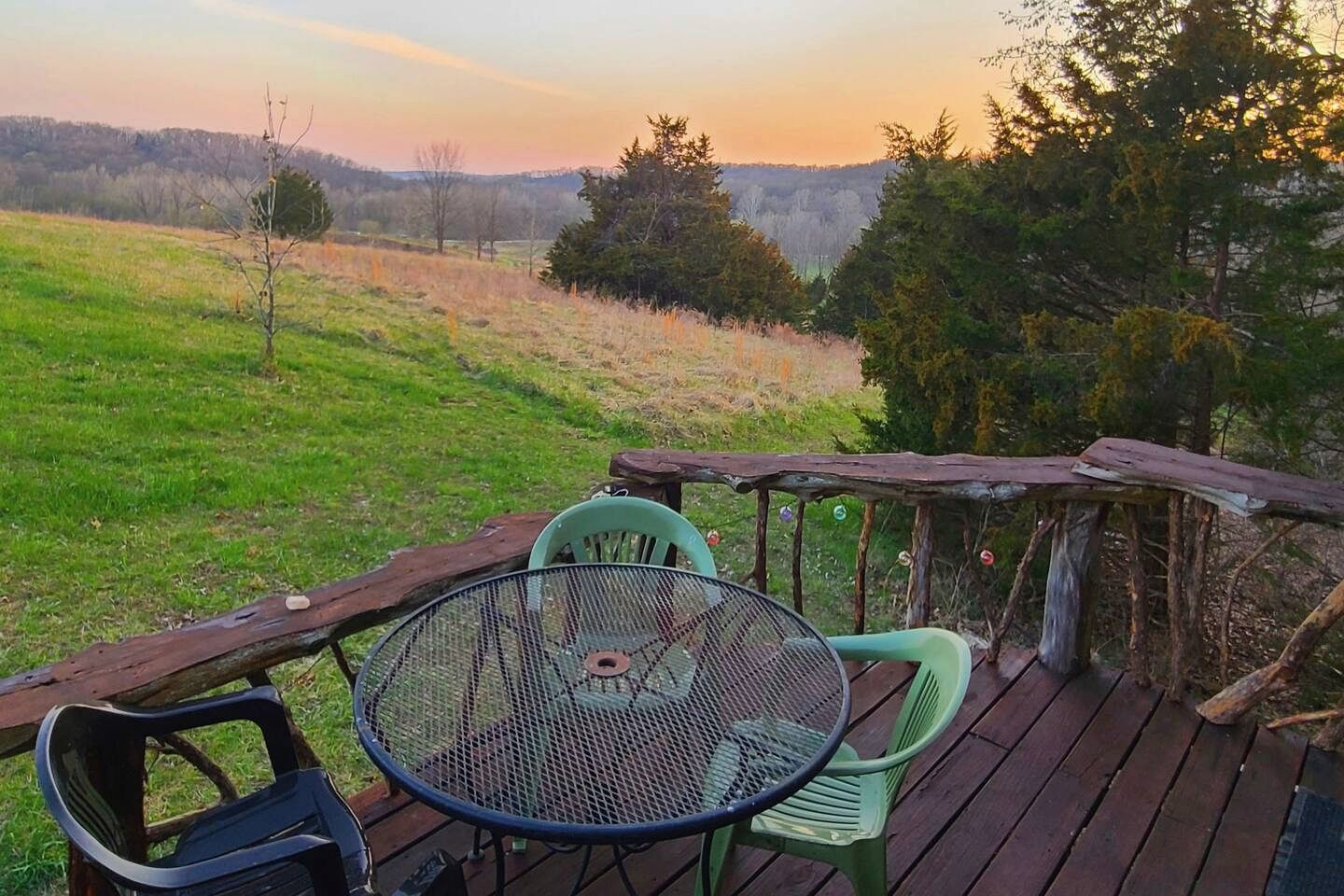 Rustic Glamping Cabin in Hartsburg, Missouri, Ideal to Explore Hart Creek Conservation Area
