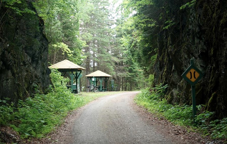 Cabins (Saint-Juste-du-Lac, Quebec, Canada)