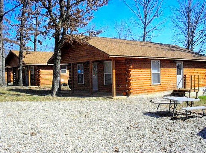 Log Cabins (Pontiac, Missouri, United States)