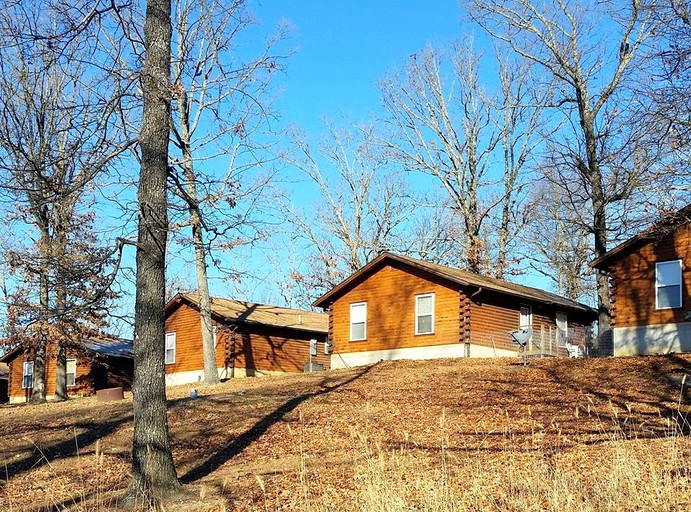 Log Cabins (Pontiac, Missouri, United States)