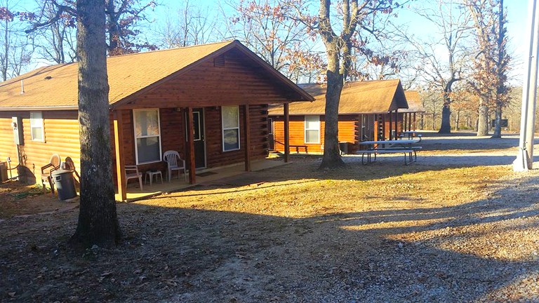 Log Cabins (Pontiac, Missouri, United States)