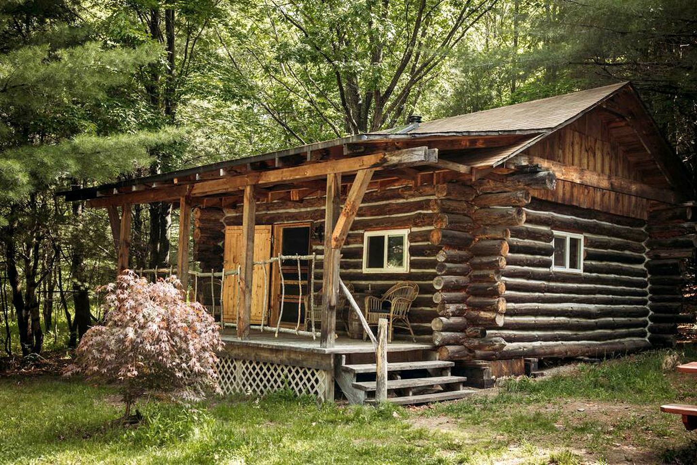 Rustic Log Cabin, Ideal for a New York Glamping Getaway