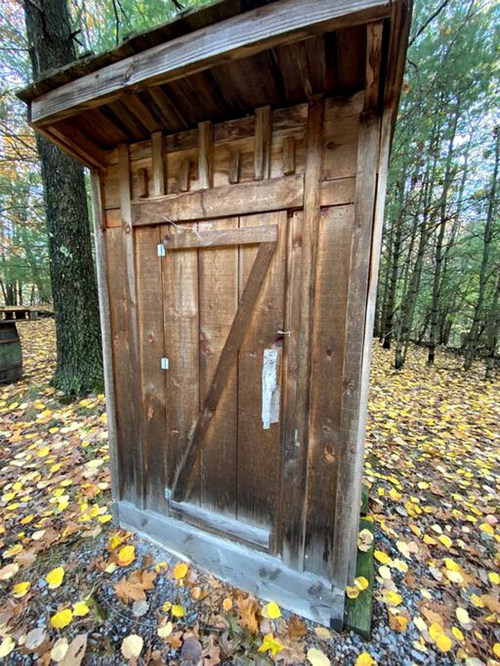 Rustic Log Cabin, Ideal for a New York Glamping Getaway