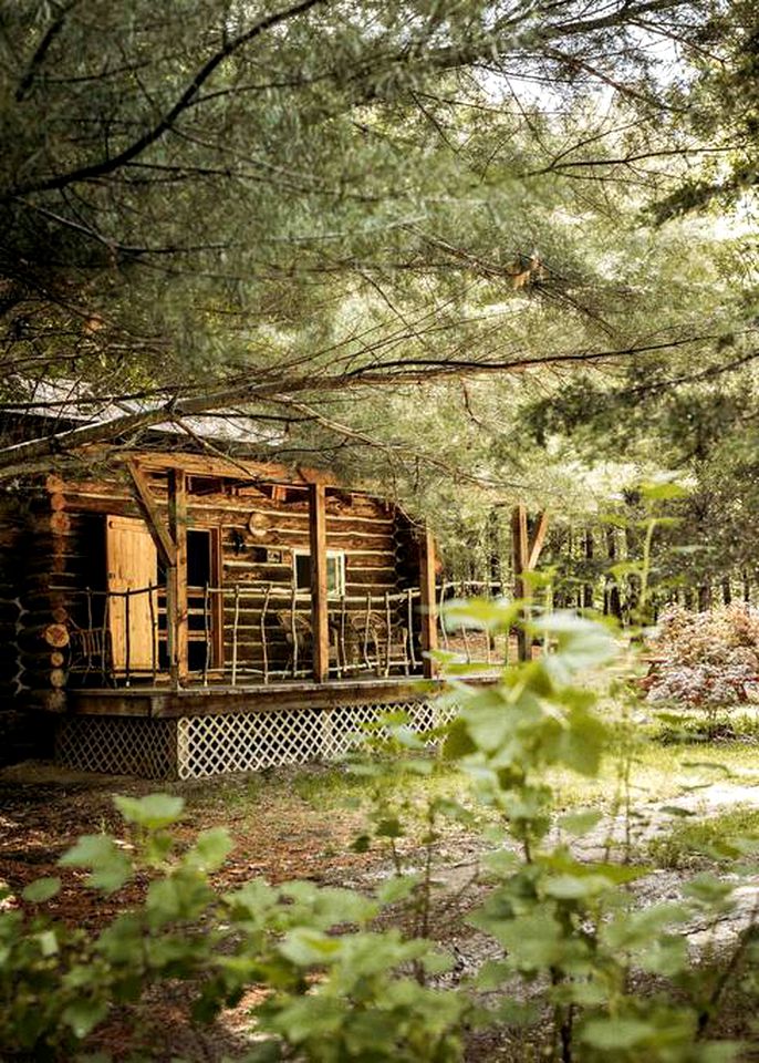 Rustic Log Cabin, Ideal for a New York Glamping Getaway