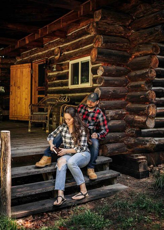 Rustic Log Cabin, Ideal for a New York Glamping Getaway