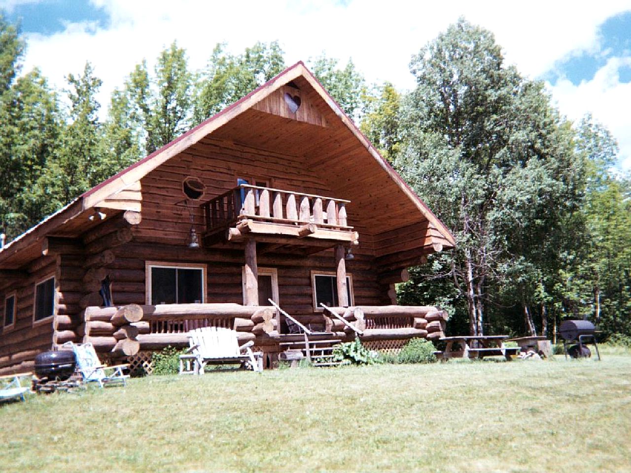 Rustic Ski Log Cabin for Six People with Outdoor Fire Pit near the Catskill Mountains