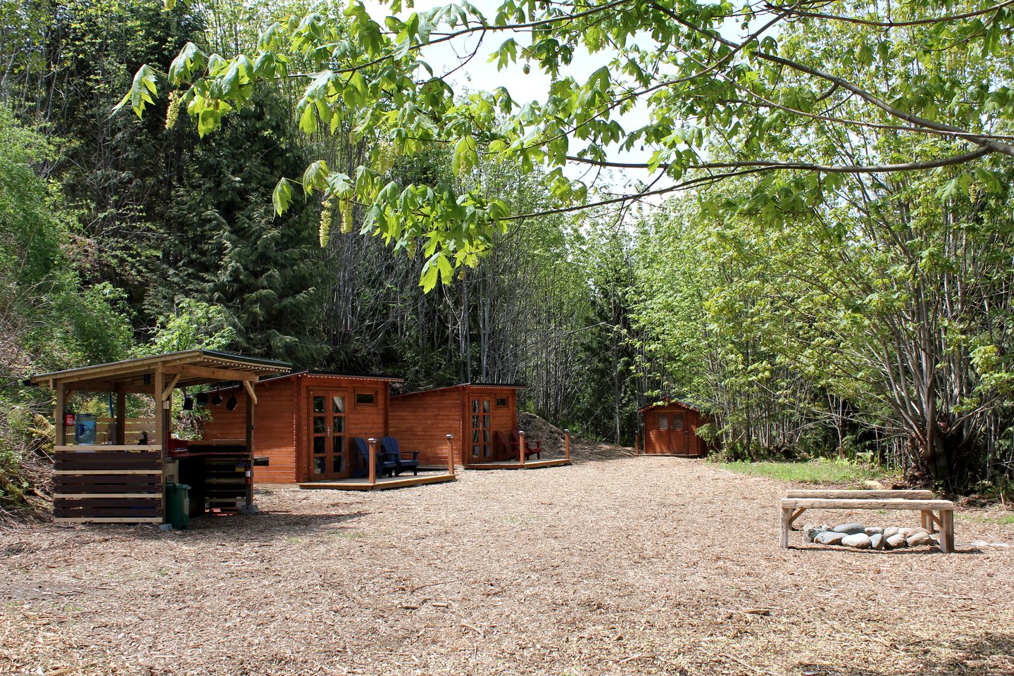 Rustic Log Cabin for Three, Ideal for Glamping in Duncan, British Columbia