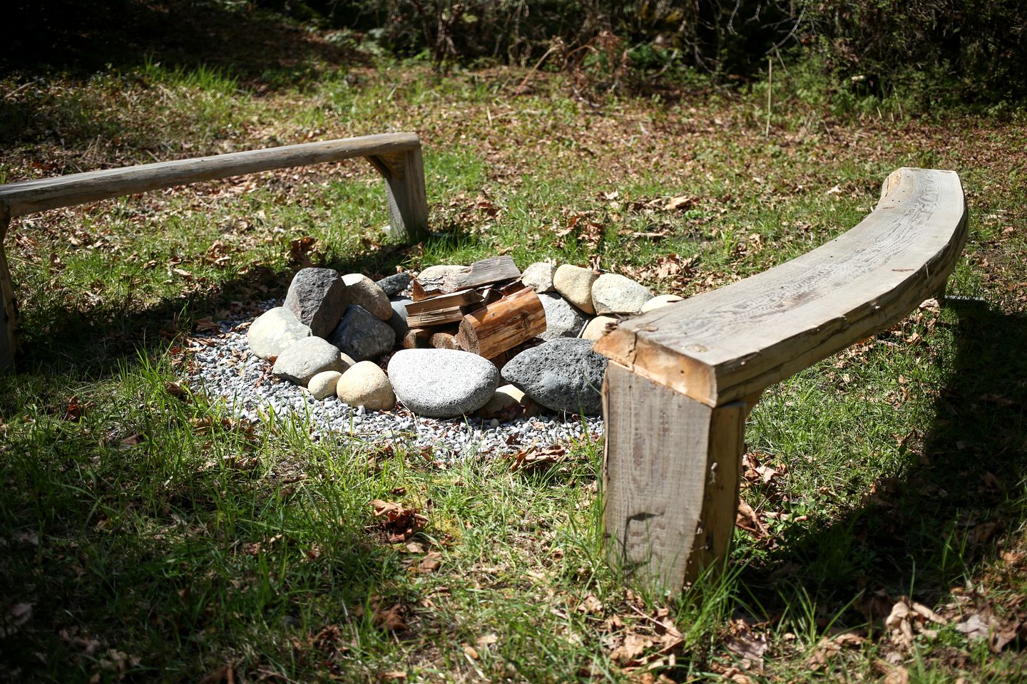 Rustic Log Cabin for Three, Ideal for Glamping in Duncan, British Columbia