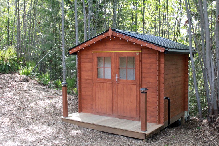 Log Cabins (Canada, Duncan, British Columbia)