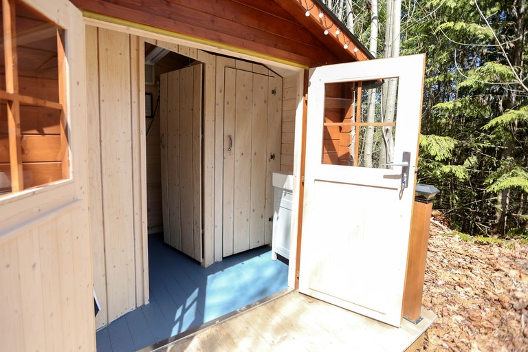 Log Cabins (Canada, Duncan, British Columbia)