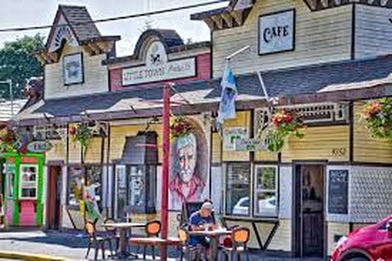 Log Cabins (Canada, Duncan, British Columbia)