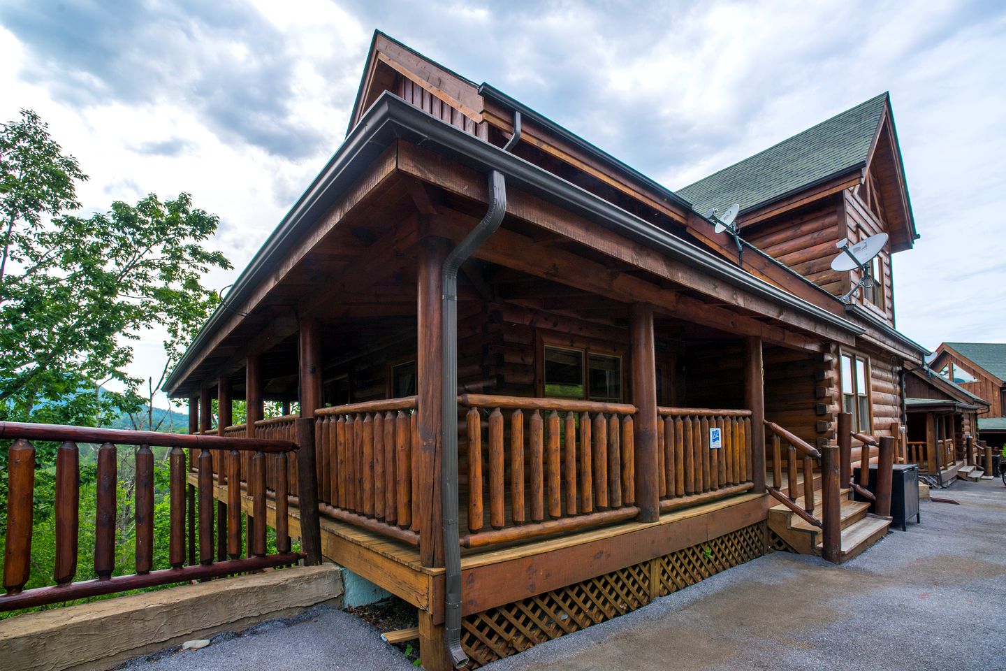 Rustic Log Cabin Vacation Rental in Sevierville,Tennessee