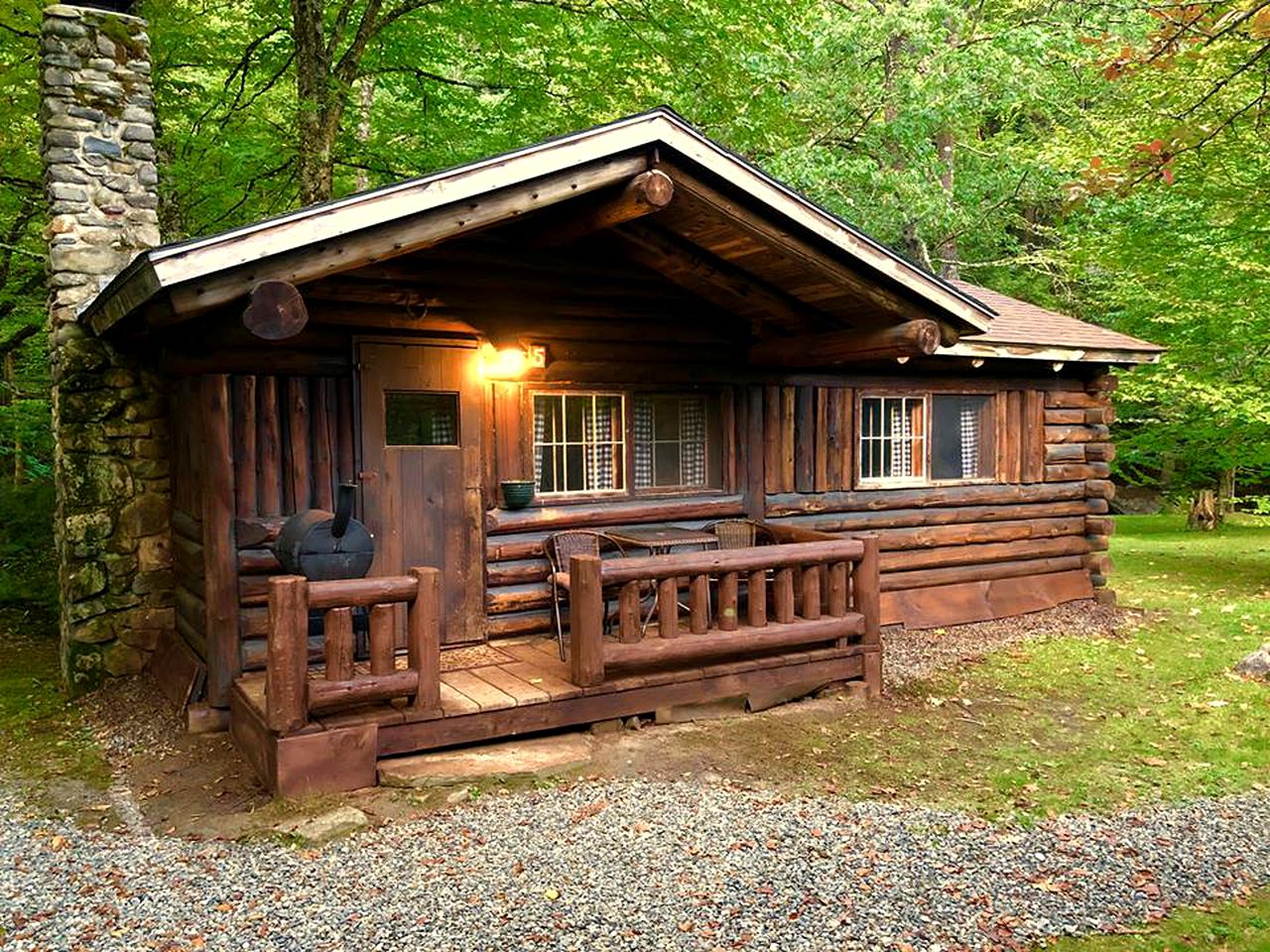 Rustic Log Cabin Rental for a Mountain Getaway in New Hampshire