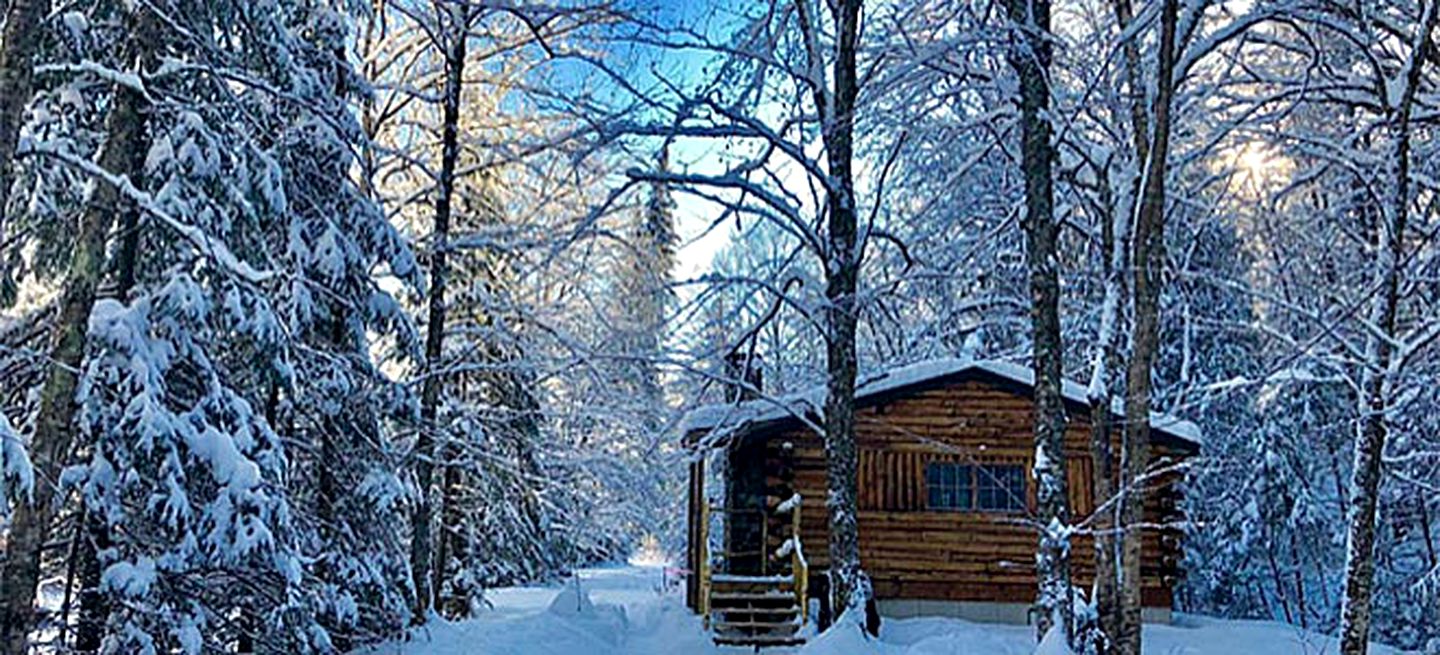 Romantic Cabin Beside a Peaceful Brook in the White Mountains of New Hampshire