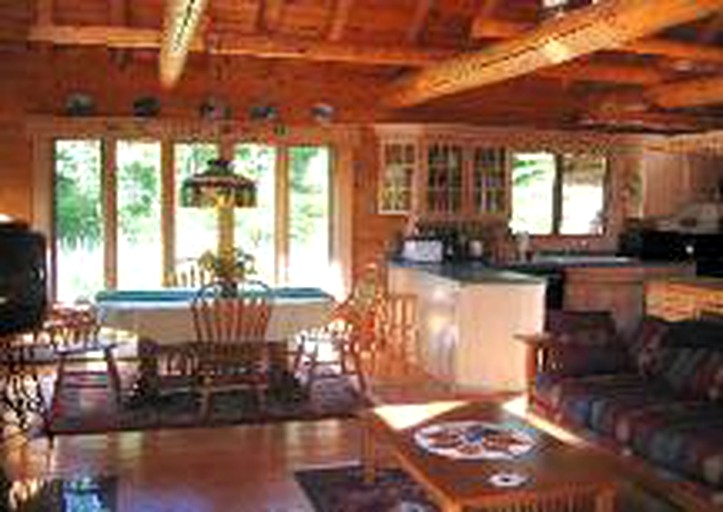 Log Cabins (Mercer, Wisconsin, United States)