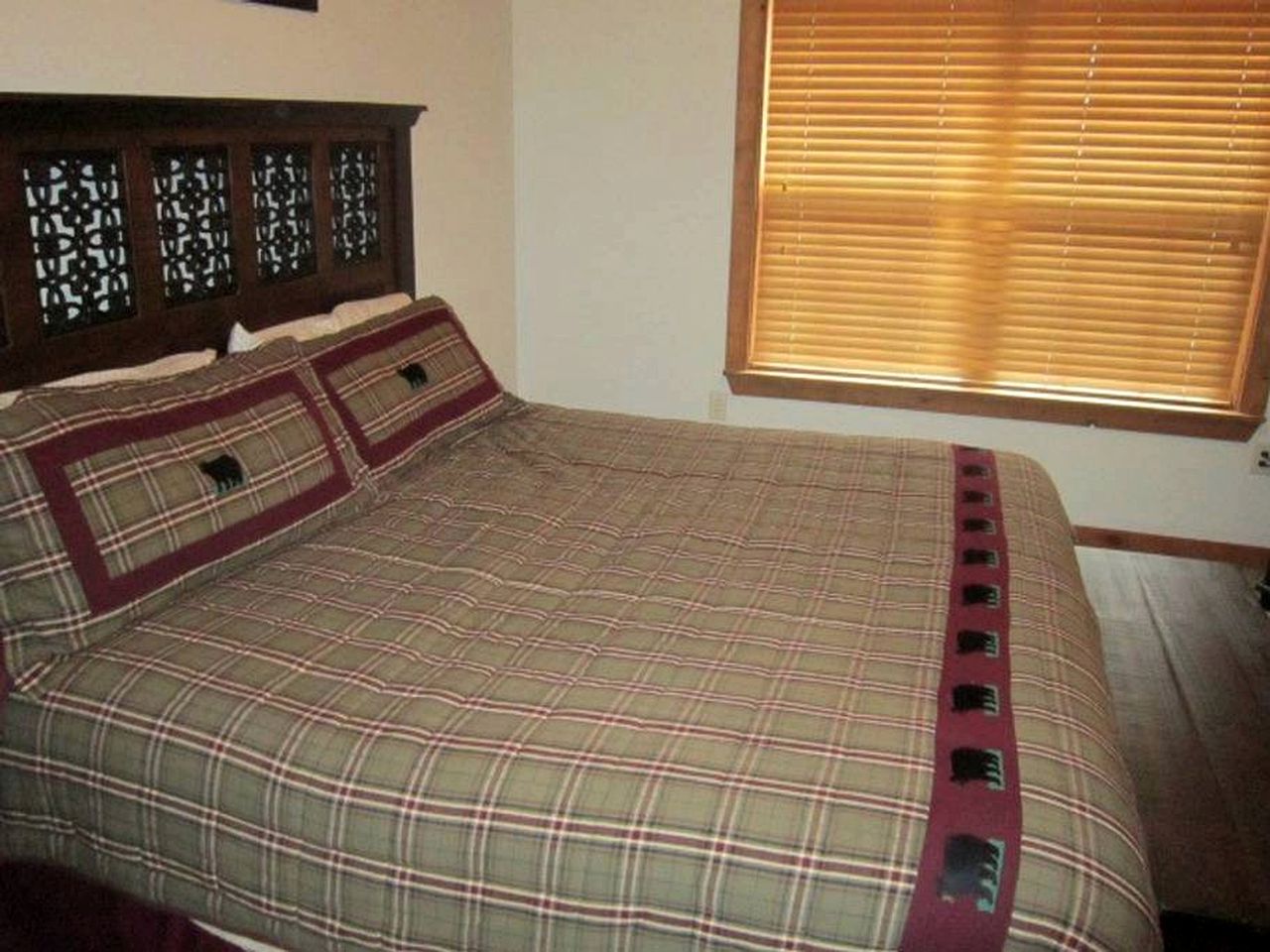 Rustic Luxury Cabin Getaway in a Gated Community in Branson West, Missouri